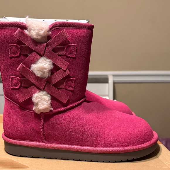 Koolaburra Raspberry Rose Boots - Picture 4 of 4